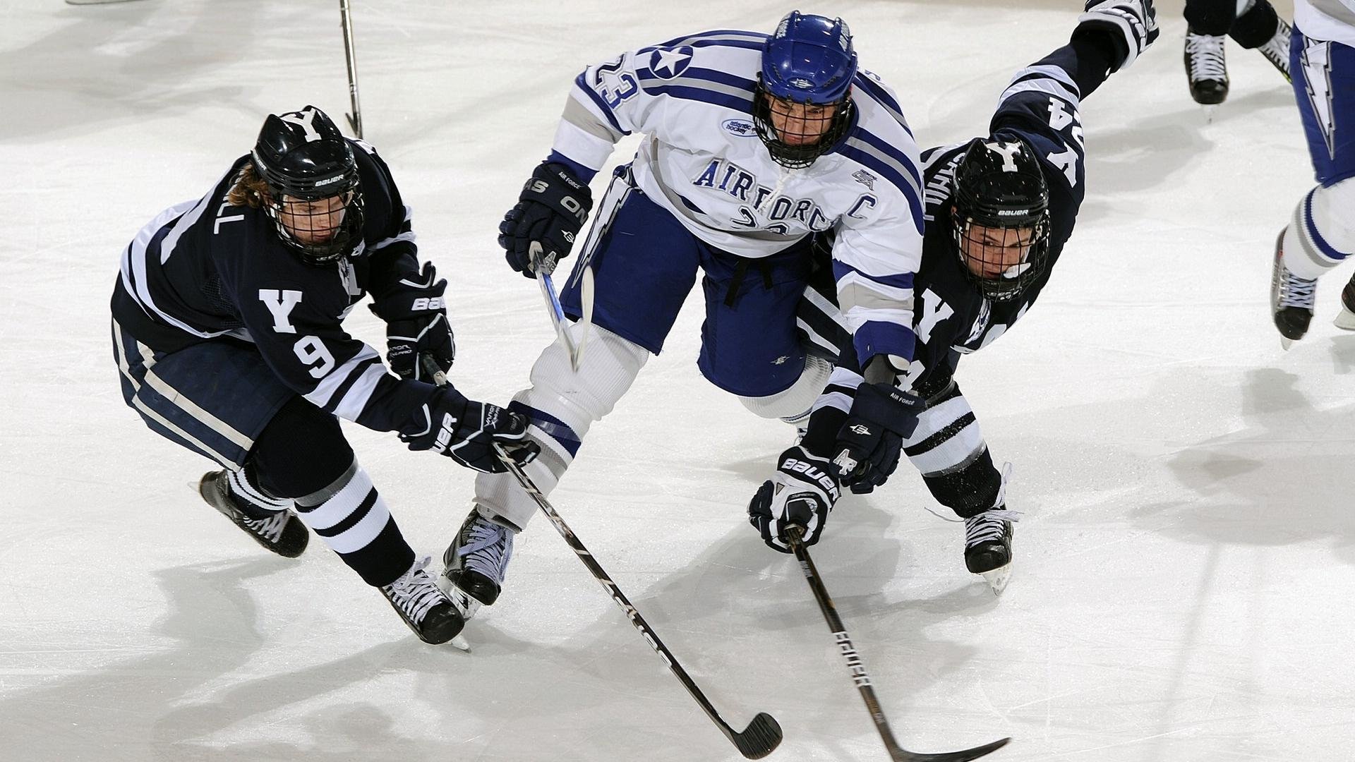 开云体育在线-2018年季后赛：库里关键三分逆转取胜，赢得全场喝彩，2018nba总决赛库里场均数据